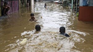 Floods Still Submerge 21 Neighborhoods in Jakarta, East Jakarta Worst Hit